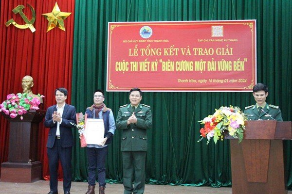 Thanh Hóa trao giải cuộc thi viết ký “Biên cương một dải vững bền” - Anh 1