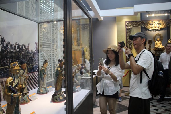 Trưng bày 150 hiện vật quý hiếm chủ đề “Du xuân - Cổ ngoạn” - Anh 3