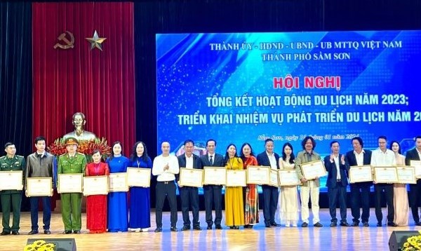 Sầm Sơn hướng đến phát triển du lịch chuẩn khu vực và quốc tế - Anh 2