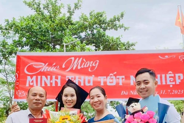 Những “bông hồng” tình nguyện vào quân ngũ - Anh 1