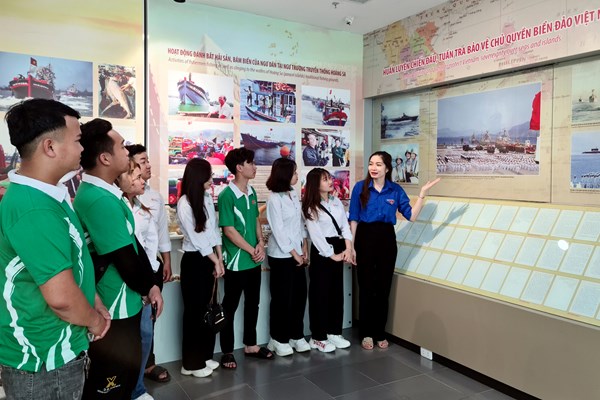 Tri ân những nhân chứng và người đã khuất ở Hoàng Sa: Mãi không quên phần máu thịt của Tổ quốc - Anh 3