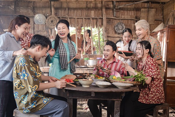 Vừa được Tạp chí Forbes vinh danh, NSND Bạch Tuyết ra mắt sản phẩm âm nhạc mới mùa Tết - Anh 2