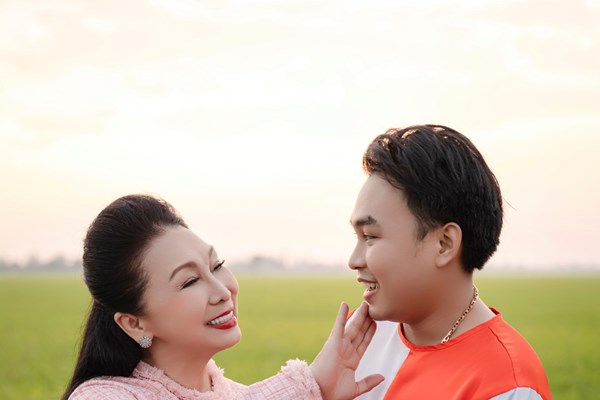 Vừa được Tạp chí Forbes vinh danh, NSND Bạch Tuyết ra mắt sản phẩm âm nhạc mới mùa Tết - Anh 5