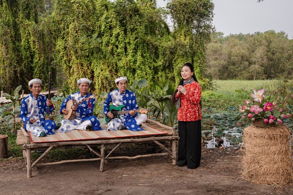Vừa được Tạp chí Forbes vinh danh, NSND Bạch Tuyết ra mắt sản phẩm âm nhạc mới mùa Tết - Anh 1