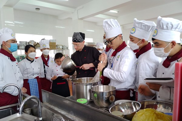 Sớm “gỡ” vướng mắc để cấp bằng cho sinh viên cao đẳng ở Nghệ An - Anh 1