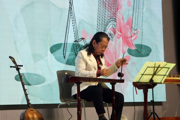 Trang bị “vốn liếng văn hóa” về Đờn ca tài tử Nam Bộ cho sinh viên - Anh 4