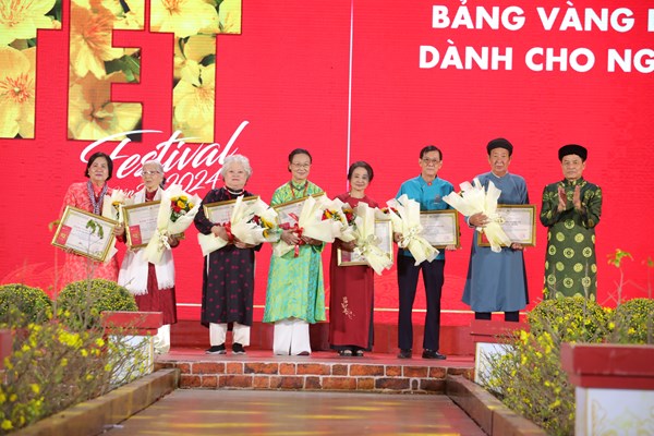 Tôn vinh giá trị văn hóa ẩm thực Việt - Anh 1