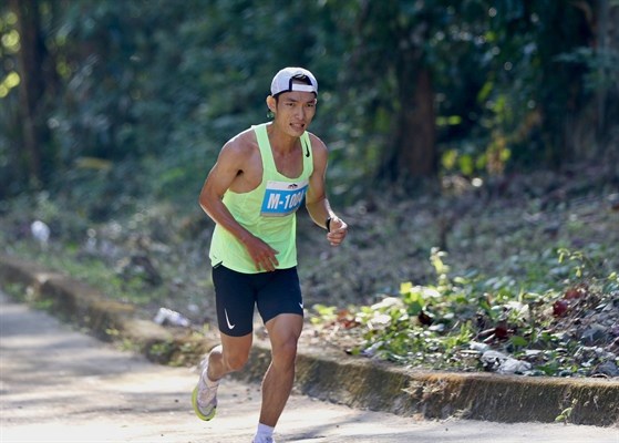 Hoàng Nguyên Thanh phá kỷ lục Marathon quốc gia ở giải châu Á - Anh 1