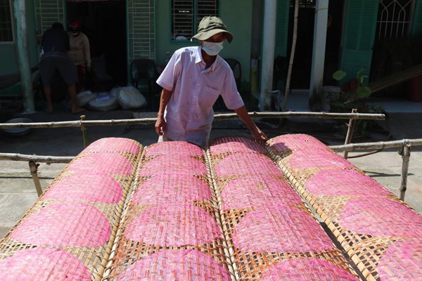Cù Lao Mây nhộn nhịp mùa bánh tráng Tết - Anh 1