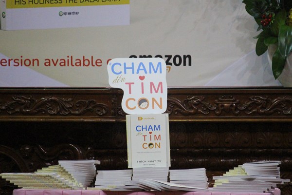 Ra mắt sách Chạm đến tim con – Hành trình trở thành cha mẹ tỉnh thức - Anh 1