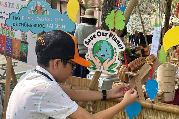 Hoạt động “Mầm sống từ phế phẩm” thu hút thiếu nhi - Anh 2