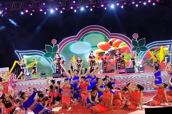 Du lịch xanh tại “thủ phủ” sâm Ngọc Linh - Anh 1