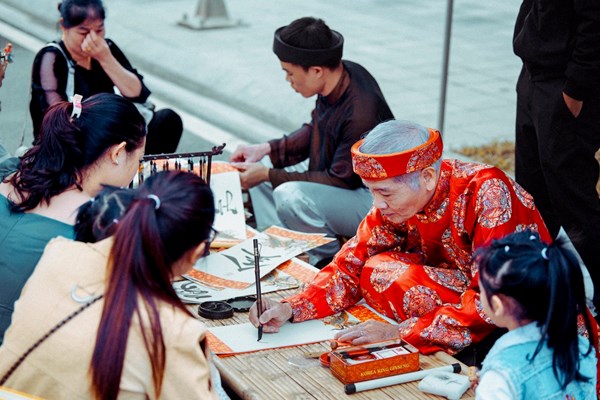 Xu hướng sắm Tết năm 2024: Đi một nơi, sắm cả Tết - Anh 6