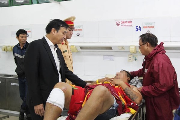 Khẩn trương điều tra, làm rõ nguyên nhân vụ tai nạn tai nạn giao thông nghiêm trọng tại Đà Nẵng - Anh 2