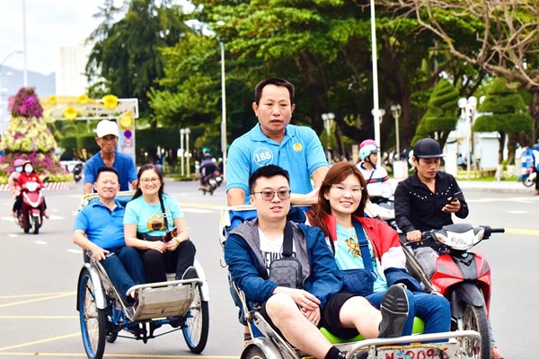 Quảng bá Nha Trang qua hình ảnh xích lô du lịch - Anh 1