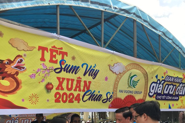 Khánh Hòa: 50 tỉ đồng chăm lo Tết cho CN, NLĐ có hoàn cảnh khó khăn - Anh 1
