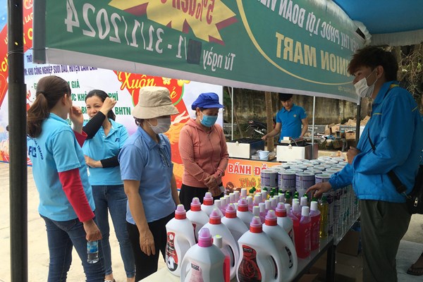 Khánh Hòa: 50 tỉ đồng chăm lo Tết cho CN, NLĐ có hoàn cảnh khó khăn - Anh 3