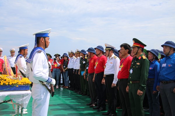 Tết sớm nơi ngàn khơi sóng gió - Anh 2