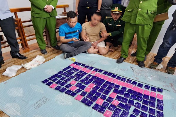 Triệt xoá đường dây mua bán vận chuyển 3 vạn viên ma tuý - Anh 2