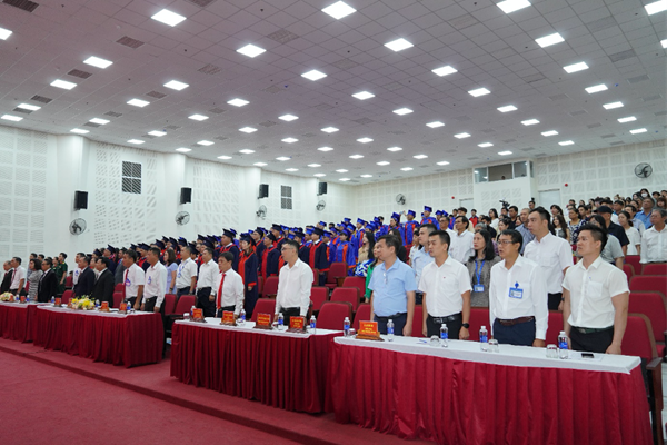 Trường Đại học TDTT TP.HCM tổ chức Lễ tốt nghiệp và trao bằng thạc sĩ và cử nhân - Anh 1
