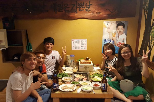 Chuyện những người ăn Tết xa quê - Anh 2