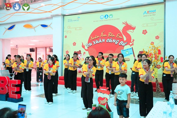 Góp sức trẻ vào Xuân tình nguyện - Anh 1
