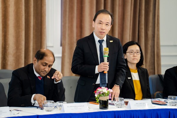 VinUni hợp tác với Đại học Quốc gia Singapore về đổi mới sáng tạo - Anh 3