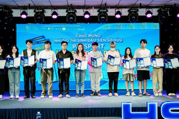 Một trường đại học đưa sinh viên đi nước ngoài 2 lần trong quá trình học - Anh 2