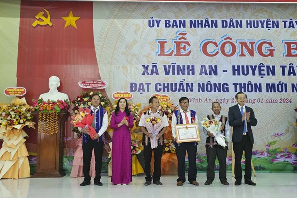 Bình Định: Xã đầu tiên vùng đồng bào DTTS đạt chuẩn nông thôn mới - Anh 1