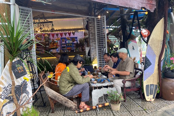 Đà Nẵng: Tiệm “cà phê rác tái chế” - Anh 2