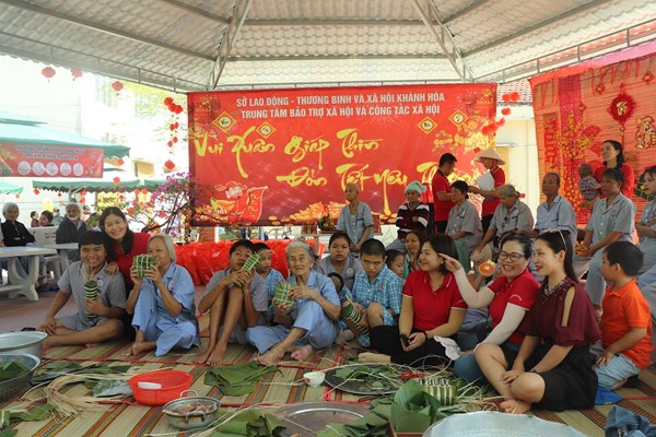Tết san sẻ yêu thương - Anh 3