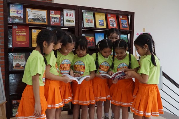 Lan tỏa sâu rộng Tủ sách Huế đến cộng đồng - Anh 2