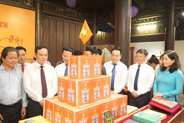 Lan tỏa sâu rộng Tủ sách Huế đến cộng đồng - Anh 1