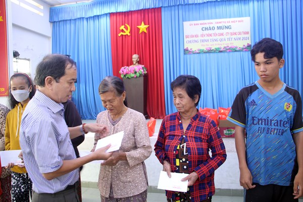 Những phần quà ấm tình ngày Tết - Anh 1