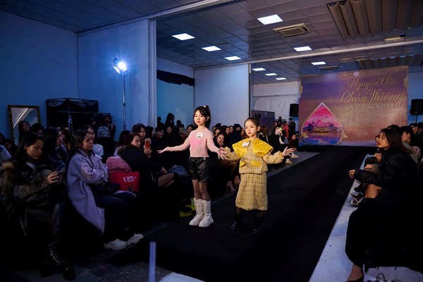 Fashion show “Nguyện ước chốn thiêng” tại Hội Xuân Tam Chúc - Anh 5