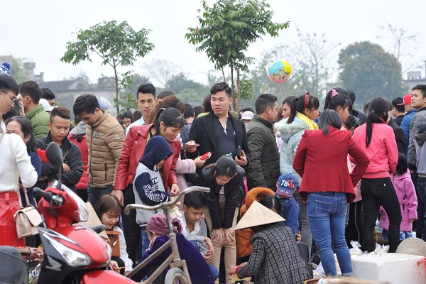 Chợ Đình: Phiên chợ Tết độc đáo ở Nam Định - Anh 2