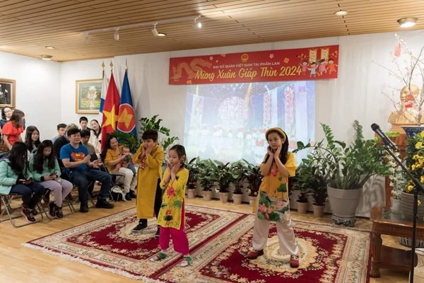 Chào Xuân Giáp Thìn 2024 tại Phần Lan - Anh 2