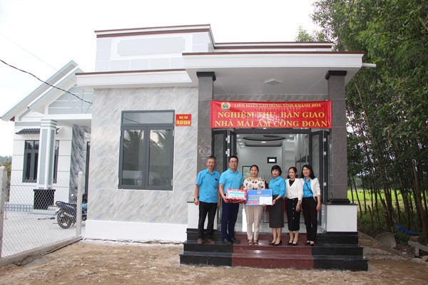 Tết ấm áp tình thương - Anh 2