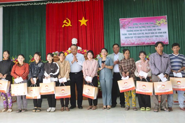 Bình Định: Đồng bào Ba Na Vĩnh Kim thêm cái Tết đầm ấm - Anh 1