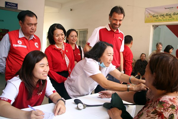 Chung tay chia sẻ cùng cộng đồng đón Tết an vui - Anh 1