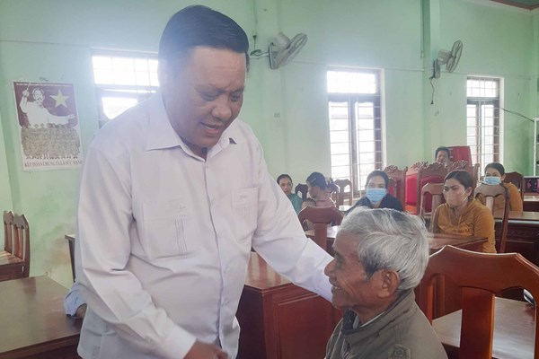Bình Định: Chăm lo Tết cho đồng bào Hrê - Anh 2