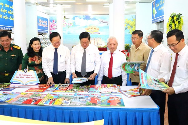 Cần Thơ: Hội Báo Xuân phục vụ trên 200 loại ấn phẩm Xuân Giáp Thìn - Anh 2