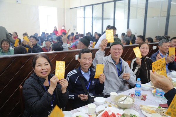 Trở về quê nhà trên hành trình chuyến xe yêu thương - Anh 1