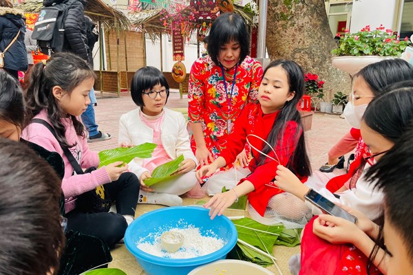 Đưa không khí Tết vào học đường: Rộn ràng trống hội mùa Xuân - Anh 7