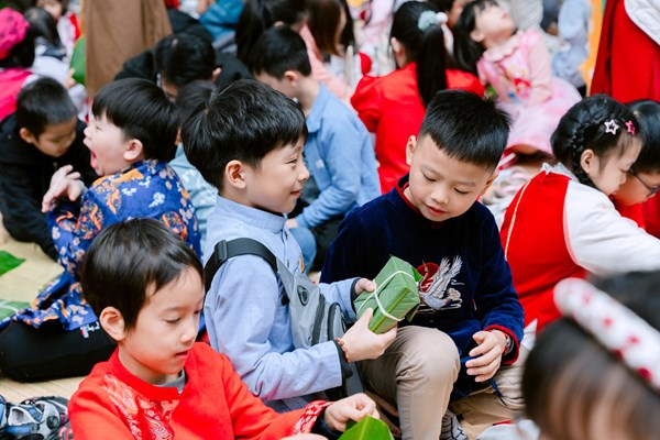 Đưa không khí Tết vào học đường: Rộn ràng trống hội mùa Xuân - Anh 9