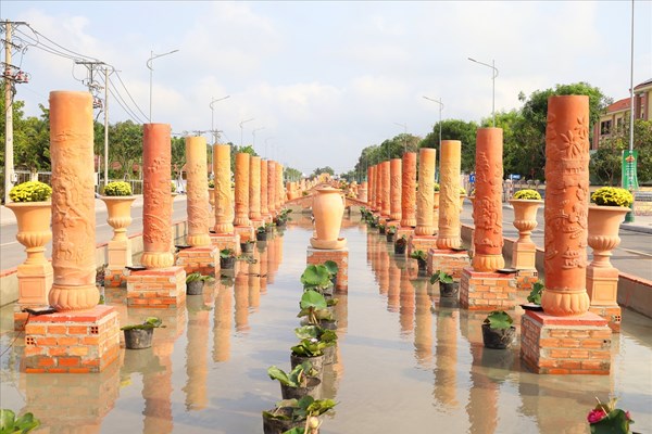 Đường Gốm đỏ và hoa: Không gian đặc sắc giữa lòng TP Vĩnh Long - Anh 1