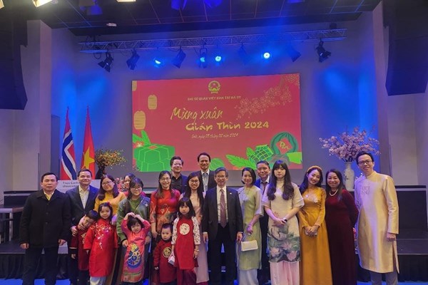 Mừng Xuân Giáp Thìn 2024 tại Na Uy - Anh 2