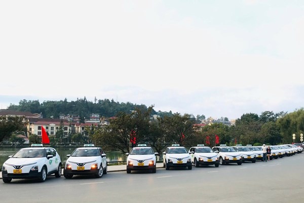 Các hãng taxi dự kiến xe điện sẽ giúp tiết kiệm hàng tỉ đồng - Anh 1
