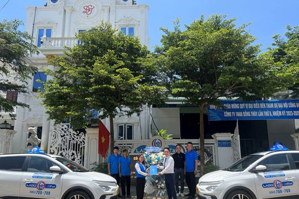 Các hãng taxi dự kiến xe điện sẽ giúp tiết kiệm hàng tỉ đồng - Anh 2