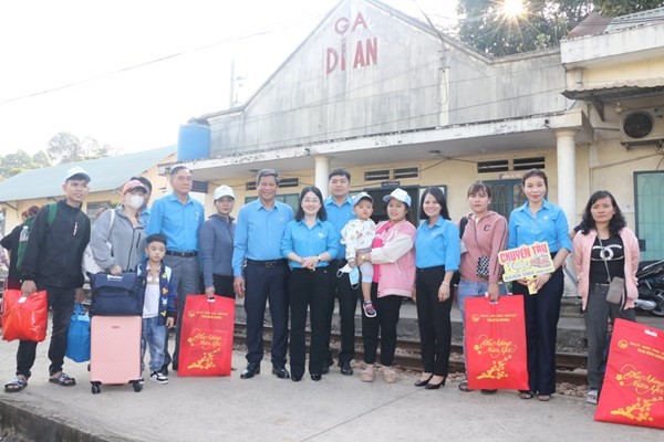 Gần 7,5 triệu lượt đoàn viên, NLĐ được chăm lo Tết - Anh 1